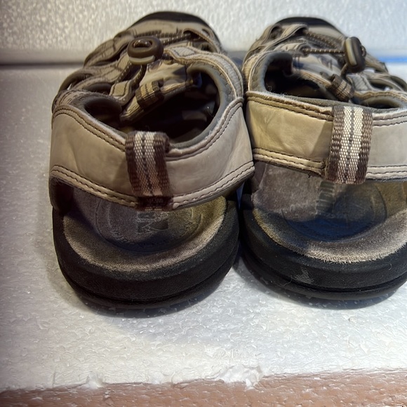 Alpine Design Ghille V, size 9
Womens 9
Sandal - Picture 5 of 6